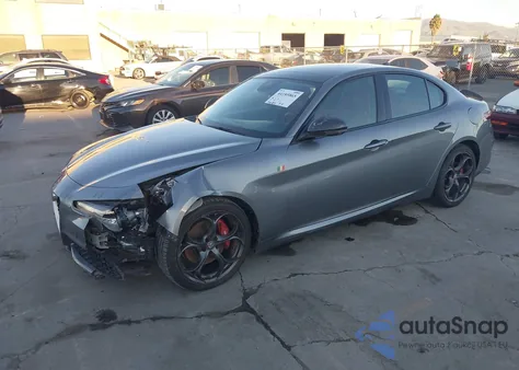 2018 Alfa Romeo Giulia Ti Sport Awd z USA, uszkodzony, nr VIN ZARFAEEN5J7588615